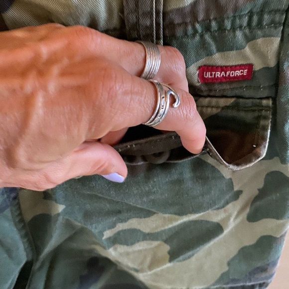 CAMO CARGO BOYS PANTS SIZE MEDIUM 24-27 INSEAM - Picture 6 of 8